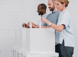 Oefenen met nieuw stembiljet voor Europese verkiezingen kan in Boekel Oefenen met nieuw stembiljet voor Europese verkiezingen kan in Boekel