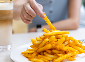 Normal_french-fries-with-cheese-in-restaurant-2023-11-27-05-19-00-utc