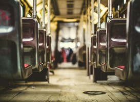 Chauffeurs en busjes leerlingenvervoer Breda staan klaar, maar leerlingen missen Chauffeurs en busjes leerlingenvervoer Breda staan klaar, maar leerlingen missen