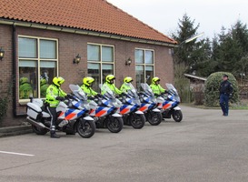 Motoragent in opleiding raakt gewond bij aanrijding met automobilist Motoragent in opleiding raakt gewond bij aanrijding met automobilist