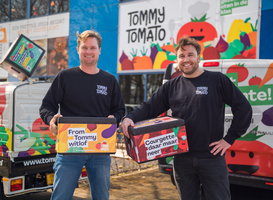 Rabobank en JEX doneren 115.000 basisschoollunches aan TommyTomato Rabobank en JEX doneren 115.000 basisschoollunches aan TommyTomato