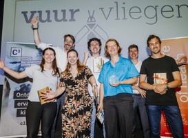 Onderzoeker Lieke Ceton wint wetenschapsbattle VUURVLIEGEN Onderzoeker Lieke Ceton wint wetenschapsbattle VUURVLIEGEN