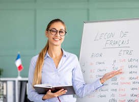 Normal_happy-french-teacher-explaining-foreign-language-r-2023-11-27-05-25-05-utc