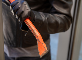 Normal_thief-holding-a-crowbar-to-break-a-glass-window-2023-11-27-04-57-42-utc