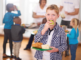 Schoolmaaltijden moeten blijven bestaan vinden kiezers nieuw kabinet Schoolmaaltijden moeten blijven bestaan vinden kiezers nieuw kabinet