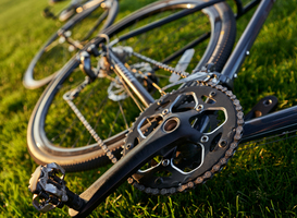 Normal_close-up-shot-of-bicycle-chain-and-pedal-on-profes-2023-11-27-05-34-38-utc