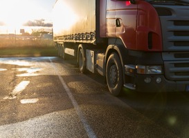 Basisschoolleerlingen Halseren leren over dode hoek van vrachtauto's Basisschoolleerlingen Halseren leren over dode hoek van vrachtauto's