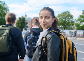 'Stem vandaag op getalenteerde vluchteling-studenten voor de UAF Award 2024' 'Stem vandaag op getalenteerde vluchteling-studenten voor de UAF Award 2024'