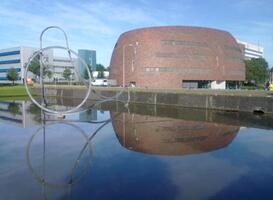 Feringa-gebouw in Groningen gesloten vanwege vallende plafondplaat Feringa-gebouw in Groningen gesloten vanwege vallende plafondplaat