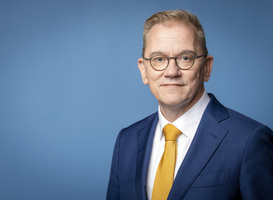 SGP voegt zich bij 'monsterverbond’ dat van miljardenbezuiniging onderwijs af wil SGP voegt zich bij 'monsterverbond’ dat van miljardenbezuiniging onderwijs af wil