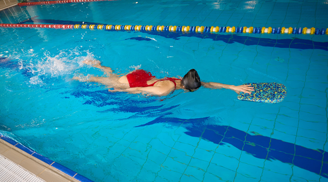 Carousel_swimmer-practicing-flutter-kicks-in-sports-pool-2024-10-18-10-46-32-utc