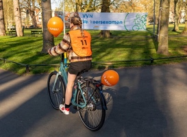 Kinder-fietsairbag van VVN was een 1-aprilgrap met een serieuze ondertoon Kinder-fietsairbag van VVN was een 1-aprilgrap met een serieuze ondertoon
