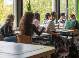 School uit Utrecht staat stil bij vermissing docent bij Comomeer School uit Utrecht staat stil bij vermissing docent bij Comomeer