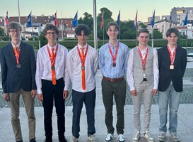 Nederlands scholierenteam haalt zilver en brons binnen tijdens Science Olympiade Nederlands scholierenteam haalt zilver en brons binnen tijdens Science Olympiade