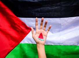 Universiteit Nijmegen doet aangifte tegen pro-Palestijnse betogers na fysiek geweld Universiteit Nijmegen doet aangifte tegen pro-Palestijnse betogers na fysiek geweld