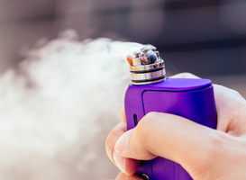 Kinderen van alle leeftijden vapen veel, ouders willen strengere regelgeving 