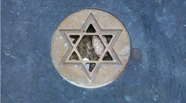 Carousel_star-of-david-jewish-symbol-at-gravestone-close-up-2025-03-05-21-43-02-utc