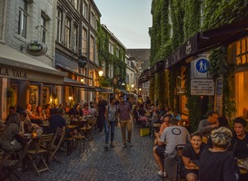 Mbo'ers vasthouden in de horeca is lastig, geen kans op een carrière in deze sector Mbo'ers vasthouden in de horeca is lastig, geen kans op een carrière in deze sector