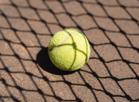 Tennisleraar betast minderjarige jongen en krijgt 150 uur taakstraf Tennisleraar betast minderjarige jongen en krijgt 150 uur taakstraf
