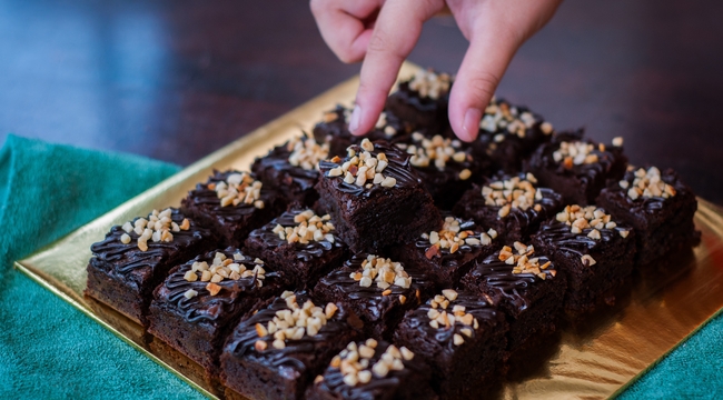 Carousel_brownies-with-nuts-2025-03-09-23-25-45-utc