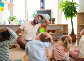 Weinig mannen werken in de kinderopvang vanwege verschillende vooroordelen Weinig mannen werken in de kinderopvang vanwege verschillende vooroordelen
