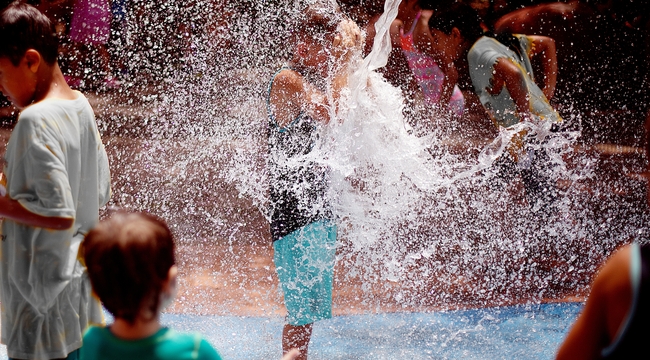 Carousel_getting-splashed-by-water-at-water-park-2025-01-08-11-38-02-utc