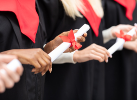 Mendolcollege laat diploma-uitreiking in de aula plaatsvinden vanwege de hitte