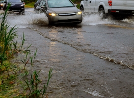 TU Delft kan vanwege heftige regen racewagen op waterstof niet uitproberen TU Delft kan vanwege heftige regen racewagen op waterstof niet uitproberen