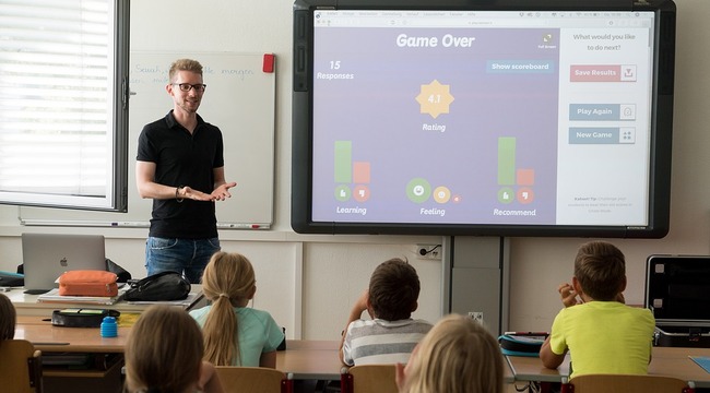 Carousel_leraar__docent__digibord__schoolbord__klas__klaslokaal__lokaal__leerlingen