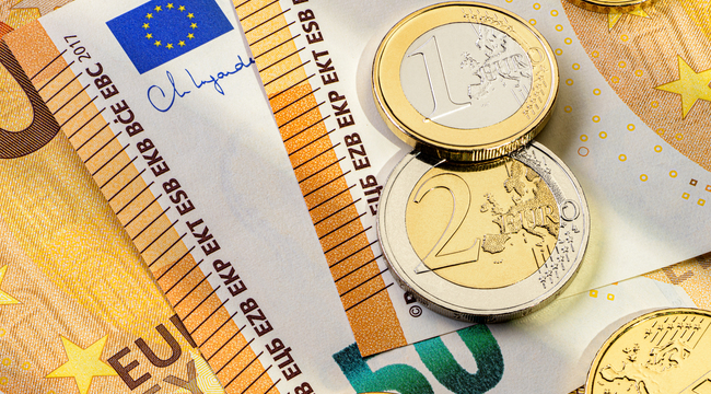 Carousel_fifty-euro-banknotes-and-different-coins-on-a-flat-2025-02-15-05-55-15-utc