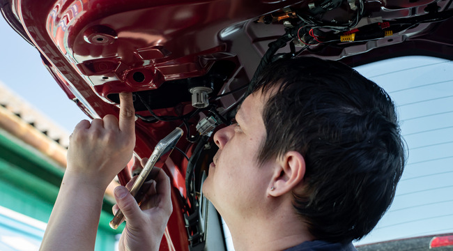 Carousel_repair-work-mechanic-car-headlight-replacement-2025-01-07-20-14-07-utc