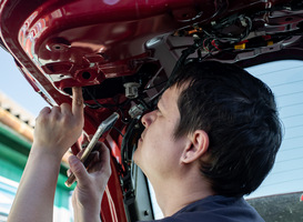 Normal_repair-work-mechanic-car-headlight-replacement-2025-01-07-20-14-07-utc