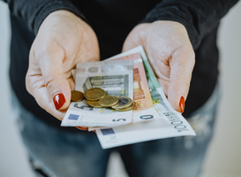 Normal_women-s-hands-with-euro-banknotes-and-a-wallet-2024-09-16-08-00-34-utc