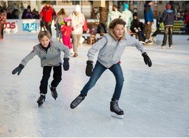 Schaatsbaan in de haven van Urk is leuk uitje in de kerstvakantie