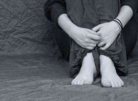 Pesten kan een rol spelen bij het ontwikkelen van depressieve klachten