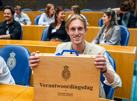 Tijdens V-100 beoordelen jonge wetenschappers financieel beleid kabinet