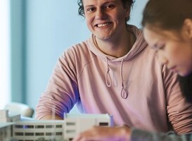 UWV en Saxion gaan professionals omscholen voor bouwsector