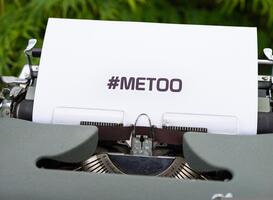 Jonge vrouwen en biseksuele personen vaakst slachtoffer van seksuele intimidatie