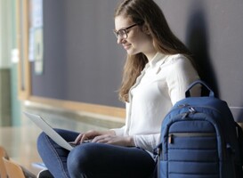 Laptops voor schoolgebruik moet de Tweede Kamer vergoeden