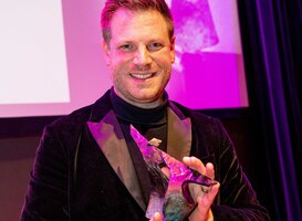 Lector Fontys Hogeschool Bart Wernaart wint eerste Melanie Petersprijs