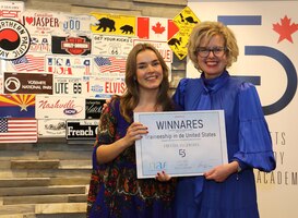 Hievda Elgersma wint tiende editie van Young Lady Business Academy