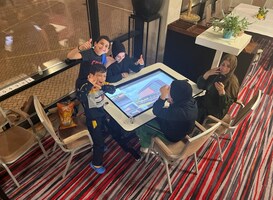 IPad op wielen om dagen voor vluchtelingen leuk en leerzaam te maken