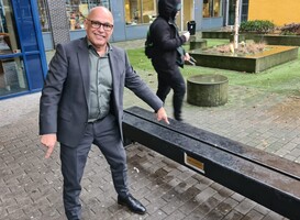 'Ik zie je-bankje' bij hoofdingang ROC Mondriaan op Blue Monday