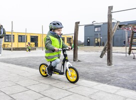 Proef in Groningen om jonge kinderen eerder op de fiets te krijgen