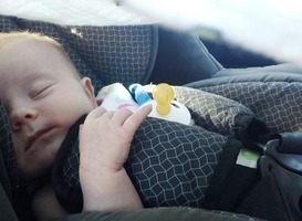 Een kinderautostoel met rugleuning beschermt kind beter tijdens ongelukken