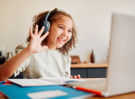 Meer bescherming voor kinderen online met publiekscampagne voor ouders