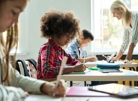 Uitgaven extern personeel in basis- en voortgezet onderwijs nemen toe