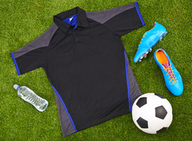 Visio Onderwijs Grave ontvangt speciale brailleshirts van voetbalclub N.E.C.