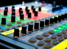 Julian Sembiring opent dj-school met workshops voor alle leeftijden