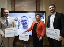 Studente Kim van Berkel wint scriptieprijs van de Algemene Rekenkamer